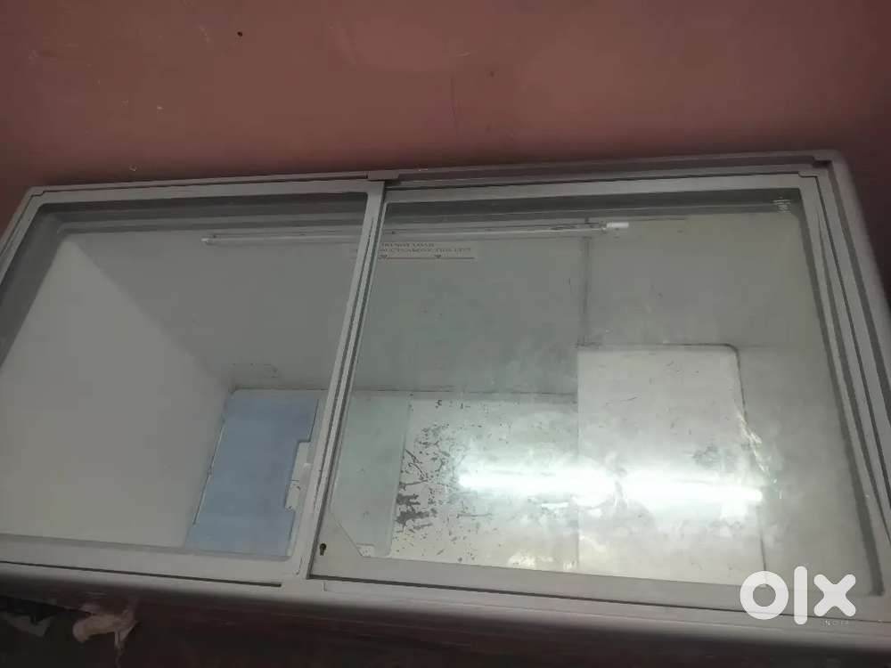Ice cream deep freezer