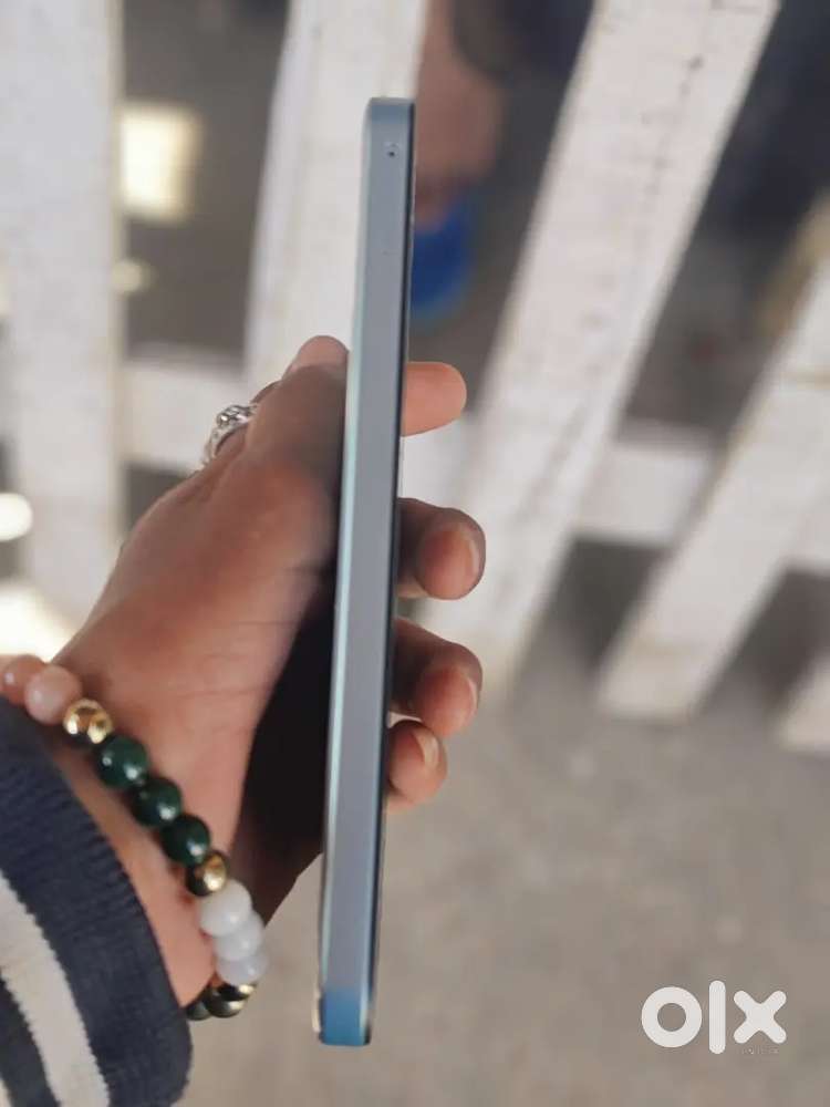 F15 RAM ;6GB STORAGE ;128 1 year use display original no crack