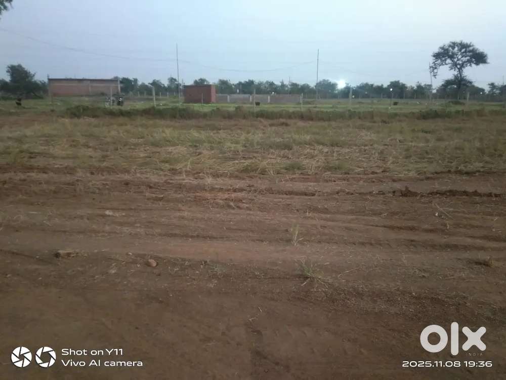 Utai se laga hua main road se 200 meter