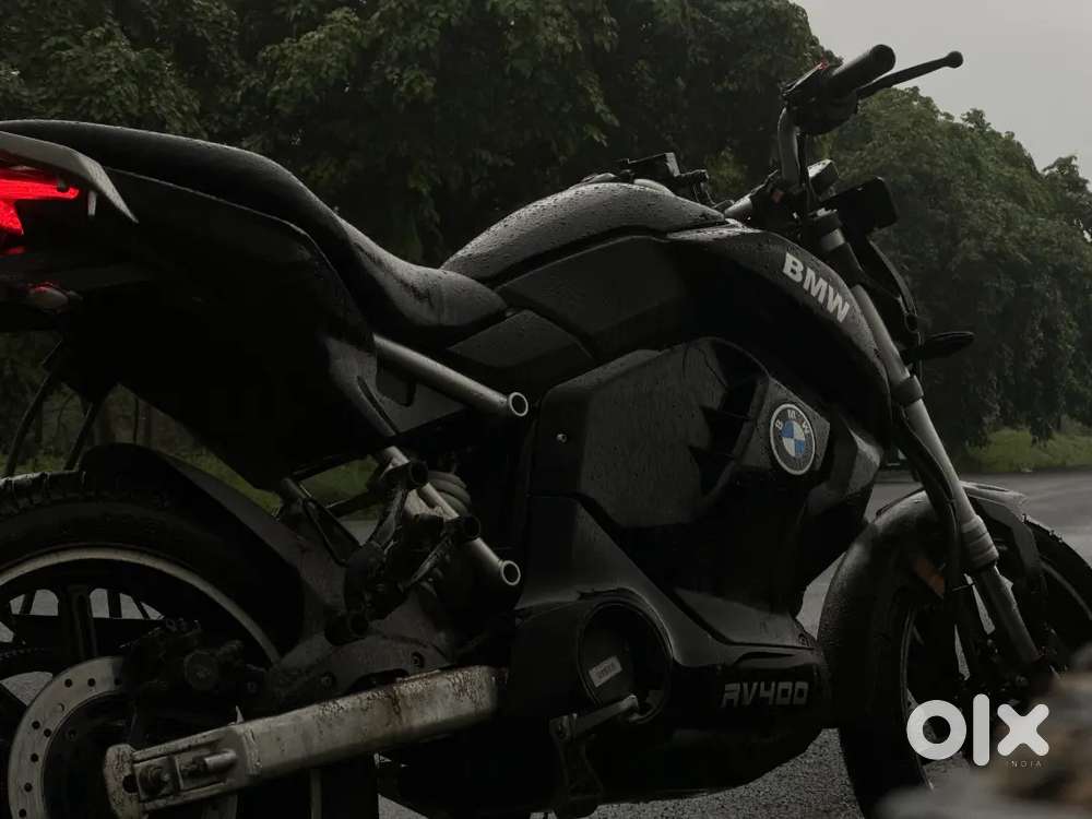 Revolt rv 400