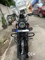 Avenger 220 street