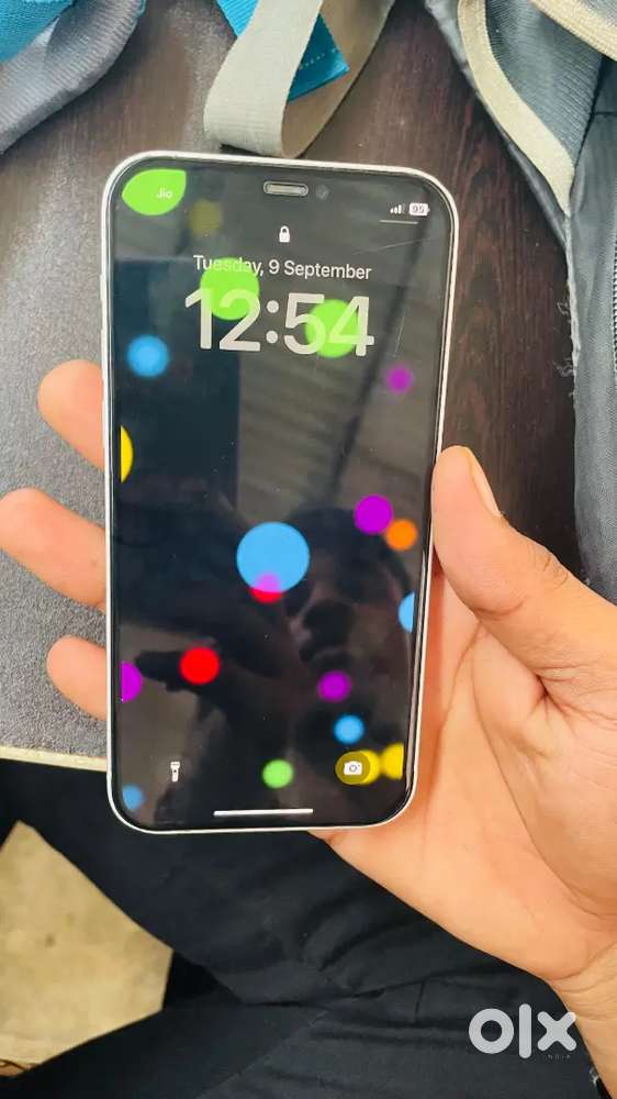I phone 12 new jaisa hai bilkul jada use nahi kiya hai
