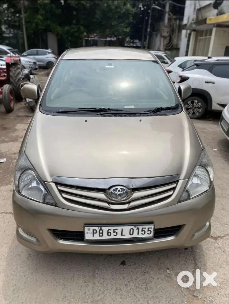 Toyota Innova G 2010