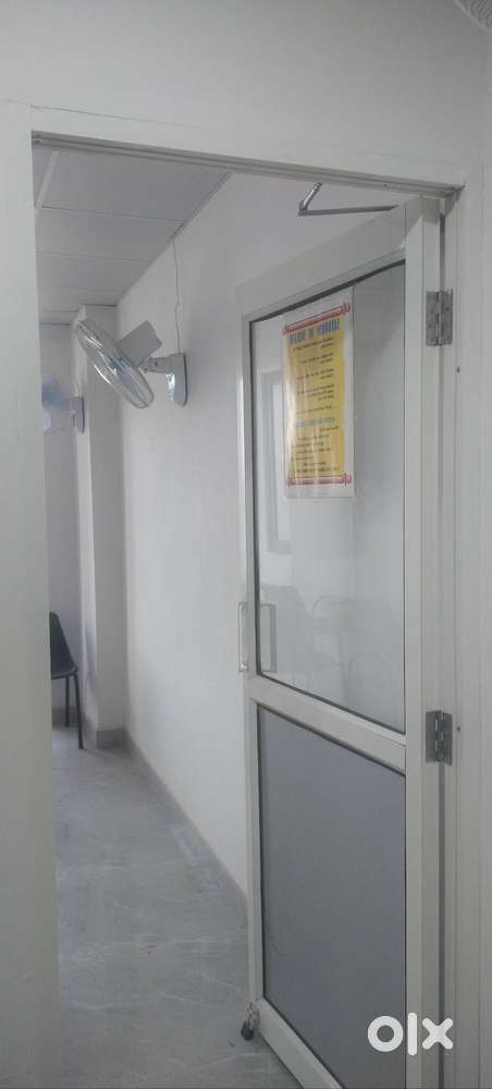 Cabin door with glass made of aluminiumium