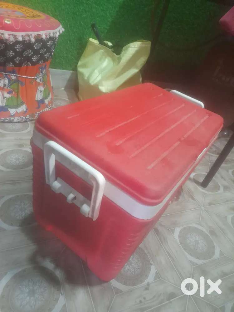 Ice box new condition,  only 5 days phle buy kiya tha