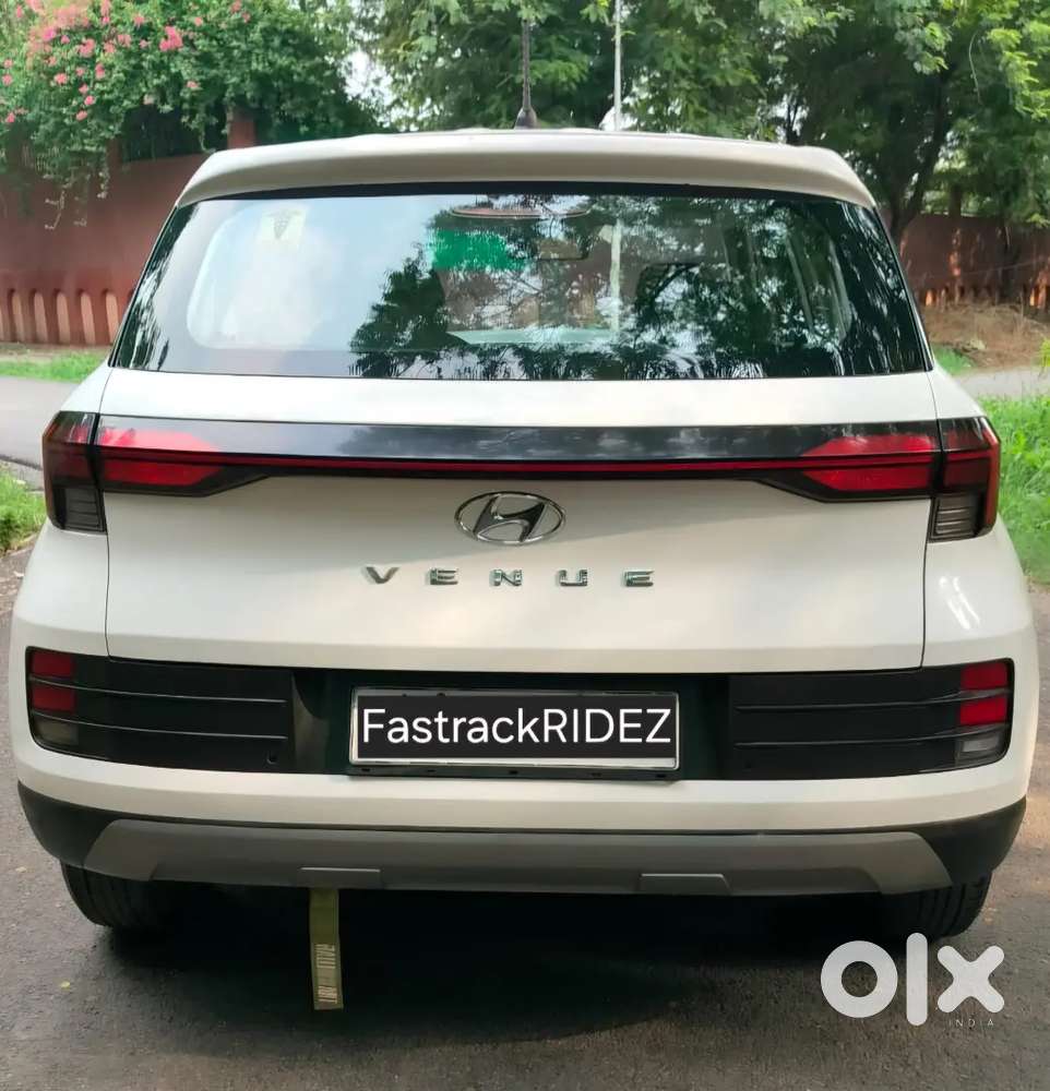 Hyundai Venue 2022 Petrol Well Maintained