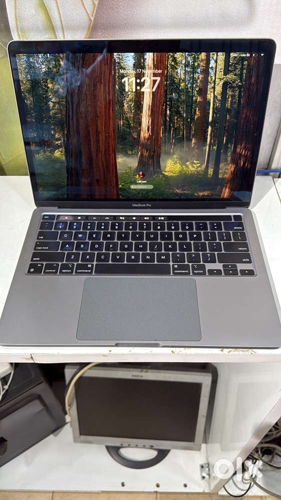 MacBook pro  M2 touchbar 13.3” 8gb 256gb. Rs 57k