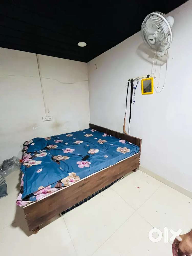 Job bachlor rent Room vijay nagar Room Mate Needed