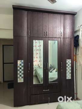 4 door wardrobe with 2 mirrors and top storage