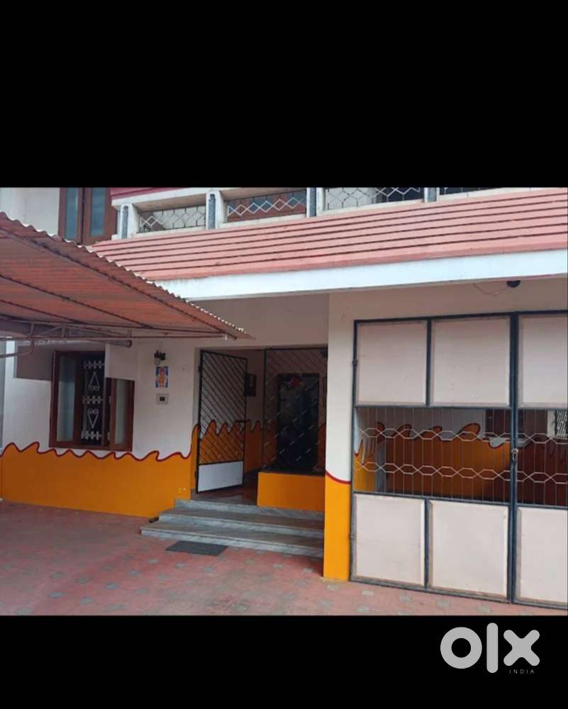 Main road frontage building with  ample parking all facilities