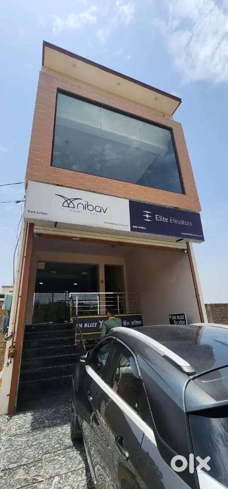 Newly build showroom available for rent