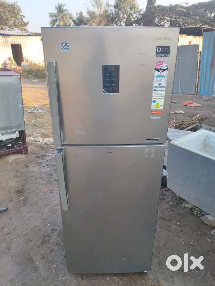 DOUBLE DOOR FRIDGE AVAILABLE FOR SALE.