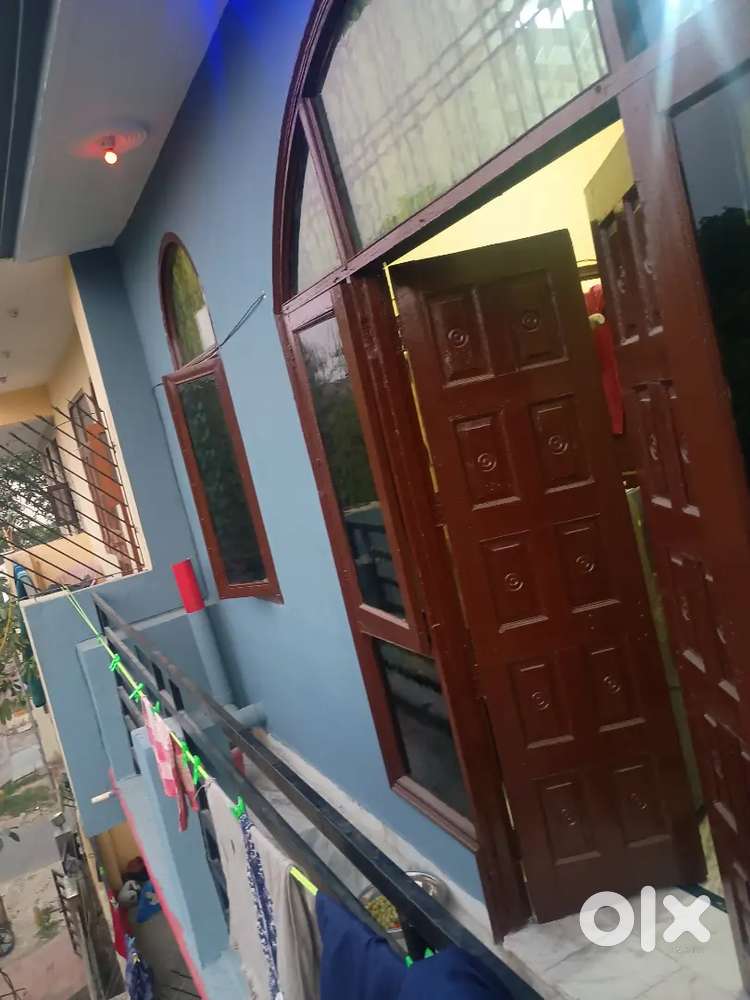 Need female roommate (furnished)