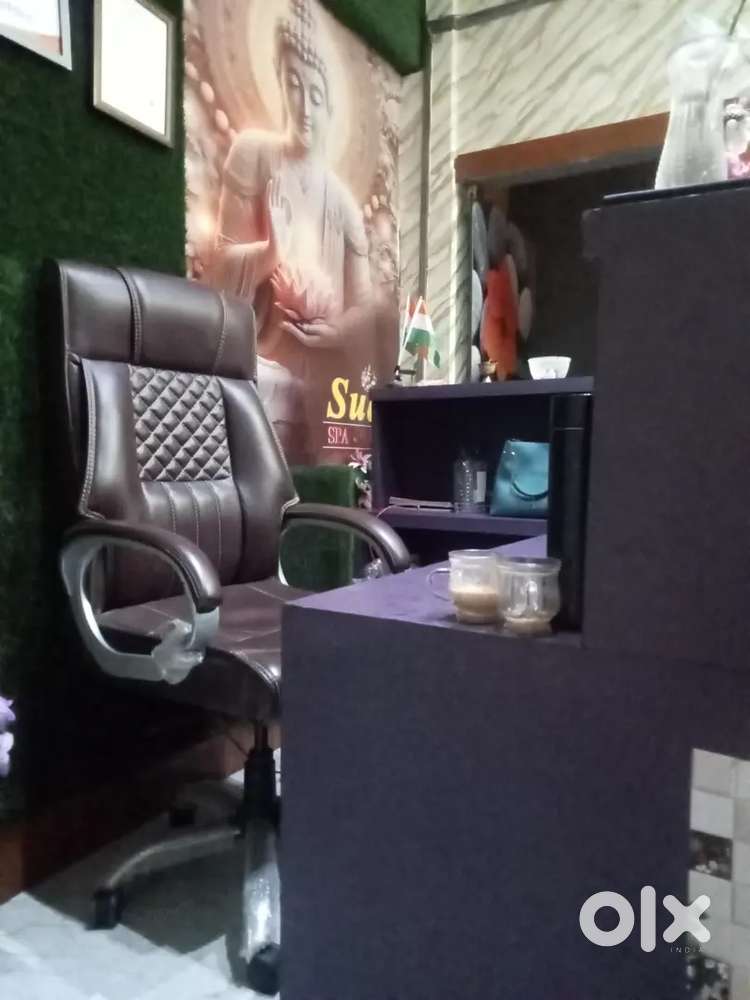 Spa keliye female therapist chahiye