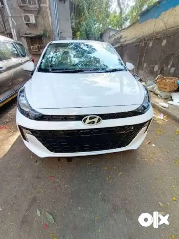 Aura cng car