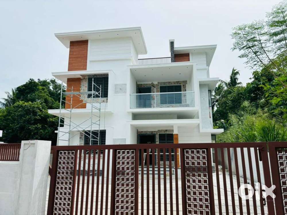 Vellanikkara  6.680 cent land , 4bhk  New villa , Thrissur