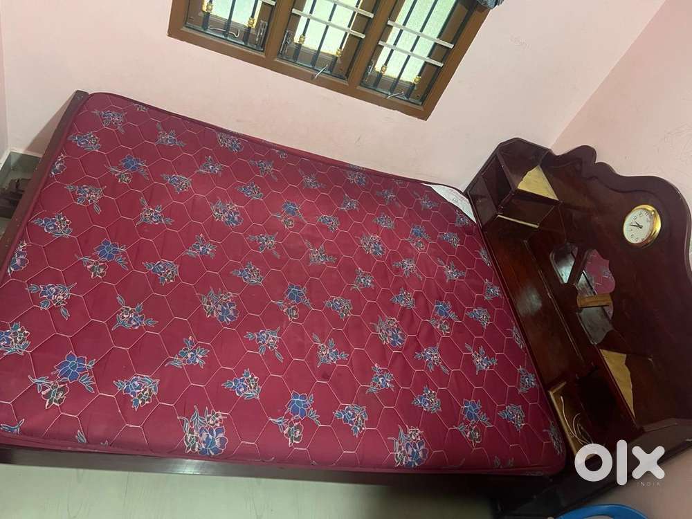 Bed and mattress woth good condition available