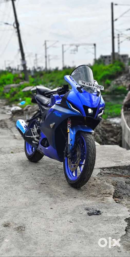 R15 V4 blue