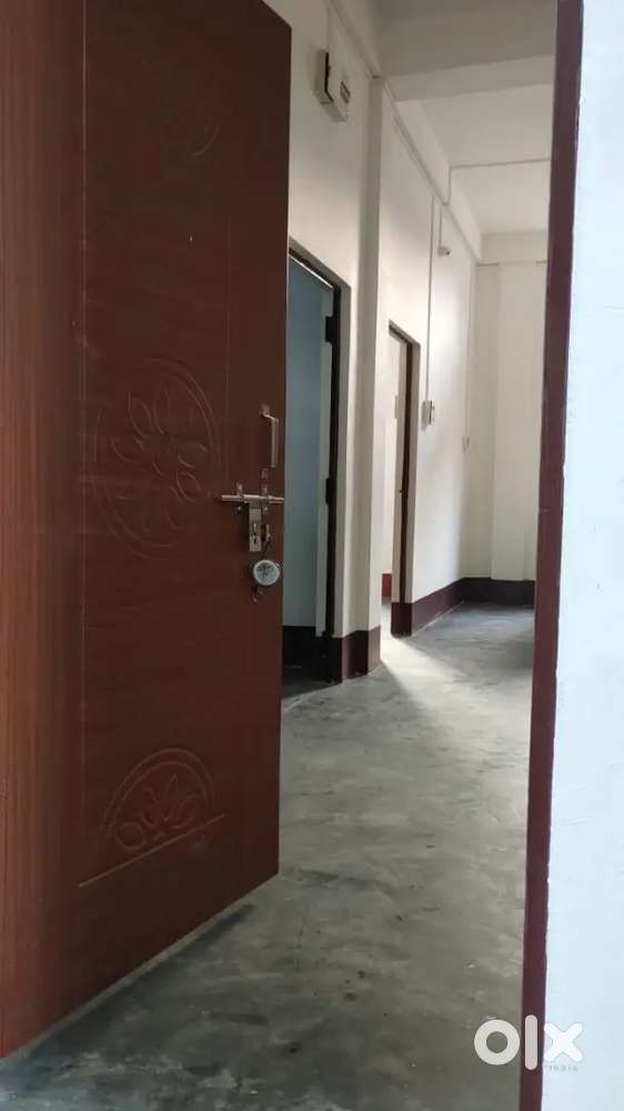 2 rroom 1 hall 1 kitchen 1 bathtoom