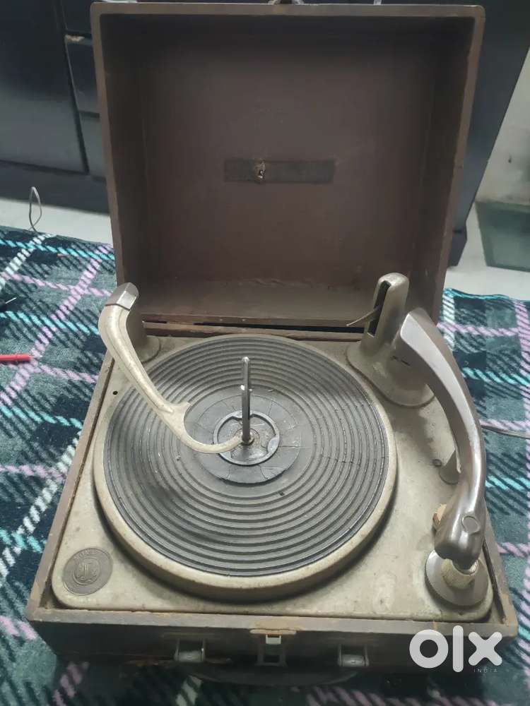 Vintage and rare monarch gramophone non working condition