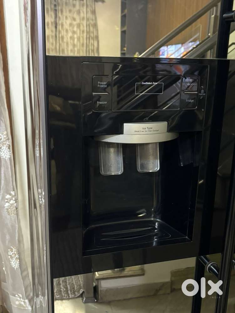 Samsung Side-By-Side Refrigerator with Water & Ice Dispenser
