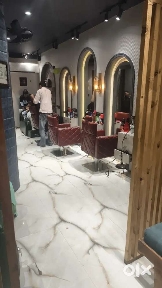 Need a unisex hair stylist