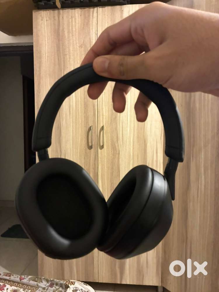 Sony Xm5 headphones