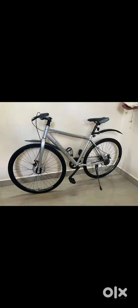 HRX Rogue is a hybrid / city bicycle
