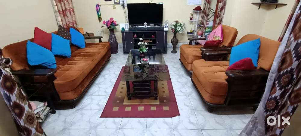 Five Seater sofa with Centre table