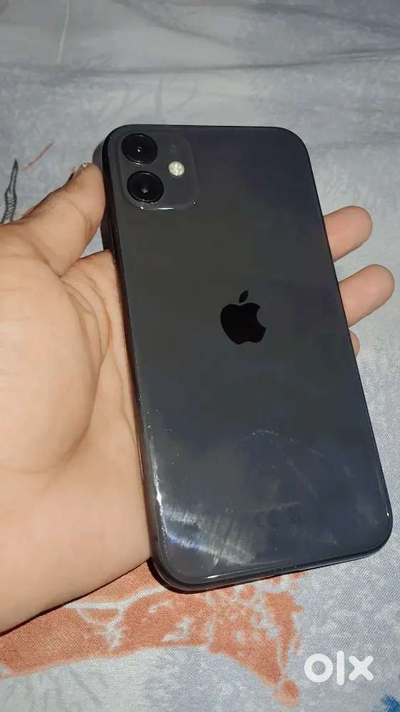 Iphone 11 black colour with original charger and earphone