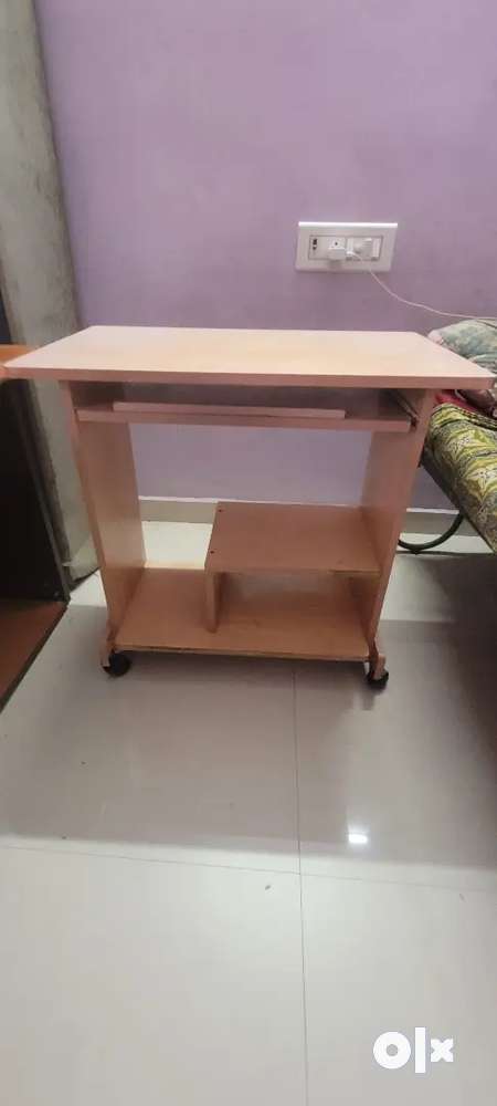 Used  9 computer table