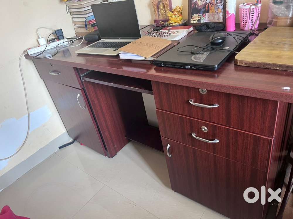 Work/reception table