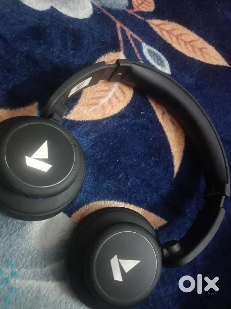 Its sound is very clear and its bass is also good, the battery is big