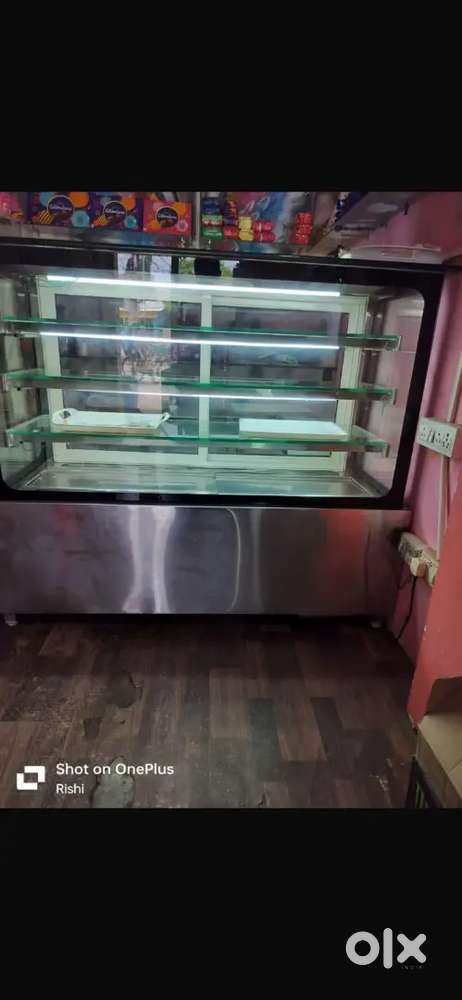 Cake fridge