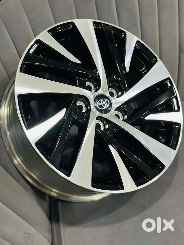 Toyota innova crysta Z version alloy wheels