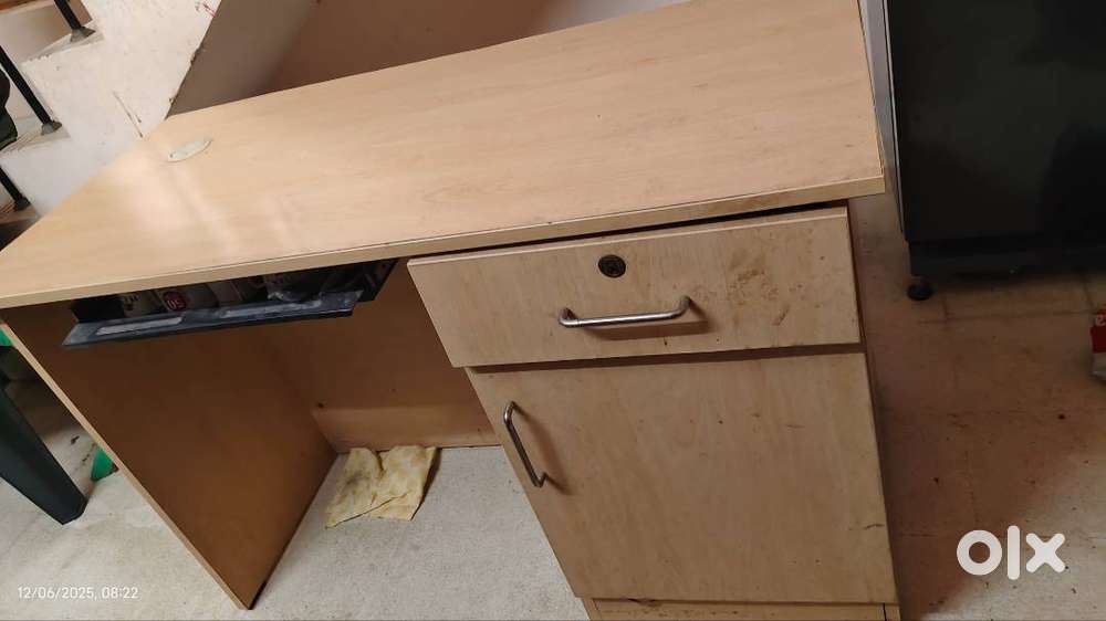 Office Tables for sale at low price