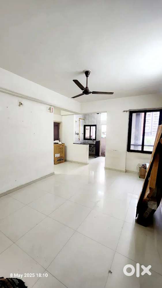 2bhk Flat on sale Sunrise Victory  Gota.  Ready to moov.
