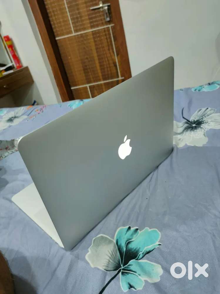 Apple Laptop MacBook Pro Retina 15 4k dis Core i7 16gb ram 512gb ssd