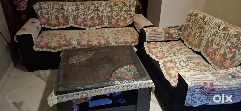 3+2seater sofa with centre table on sale