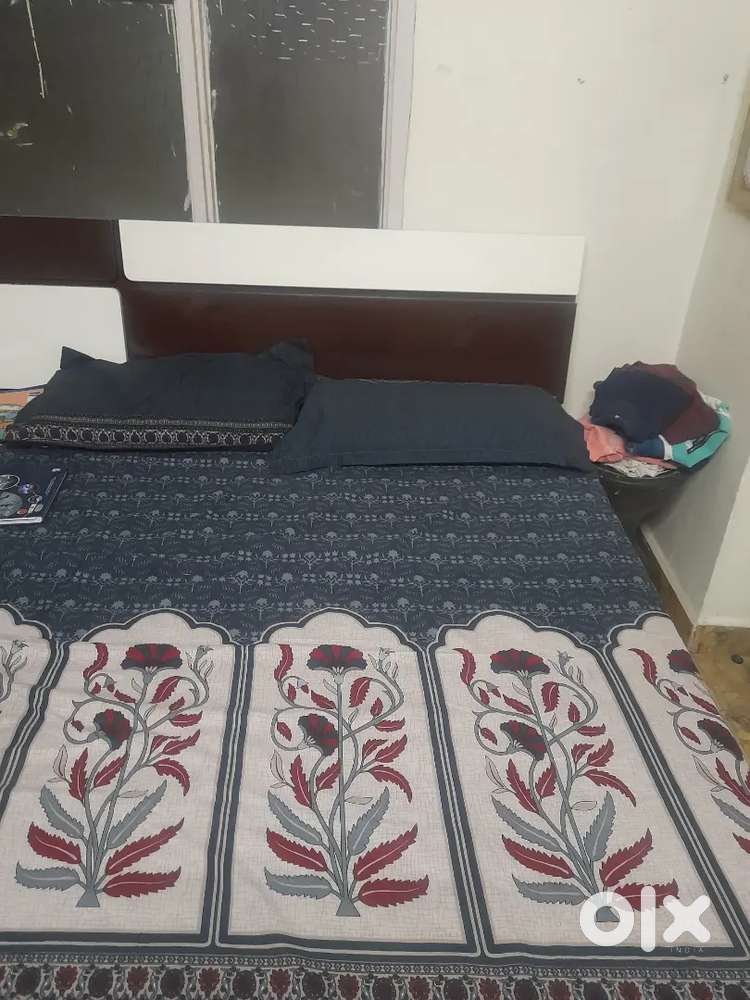 Boys and girls student free wifi Ro water home atmosphere