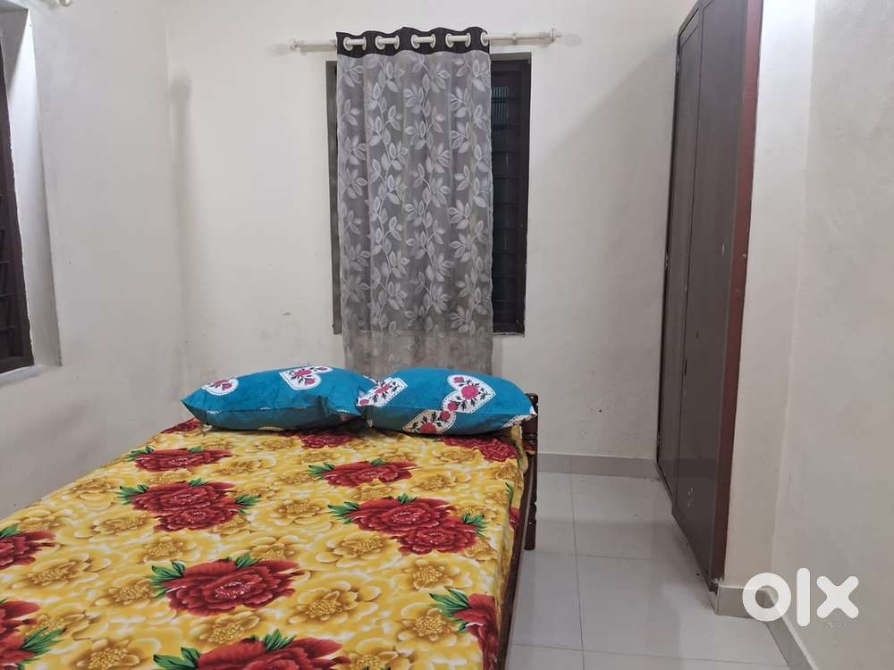 2BHK FURNISHED EDAPALLY 2KM FAMILY/LADIES 1st FLOOR APARTMENT