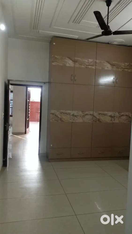 Independent 4 bhk First Floor Available for rent