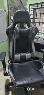 Gaming Chair with Massager