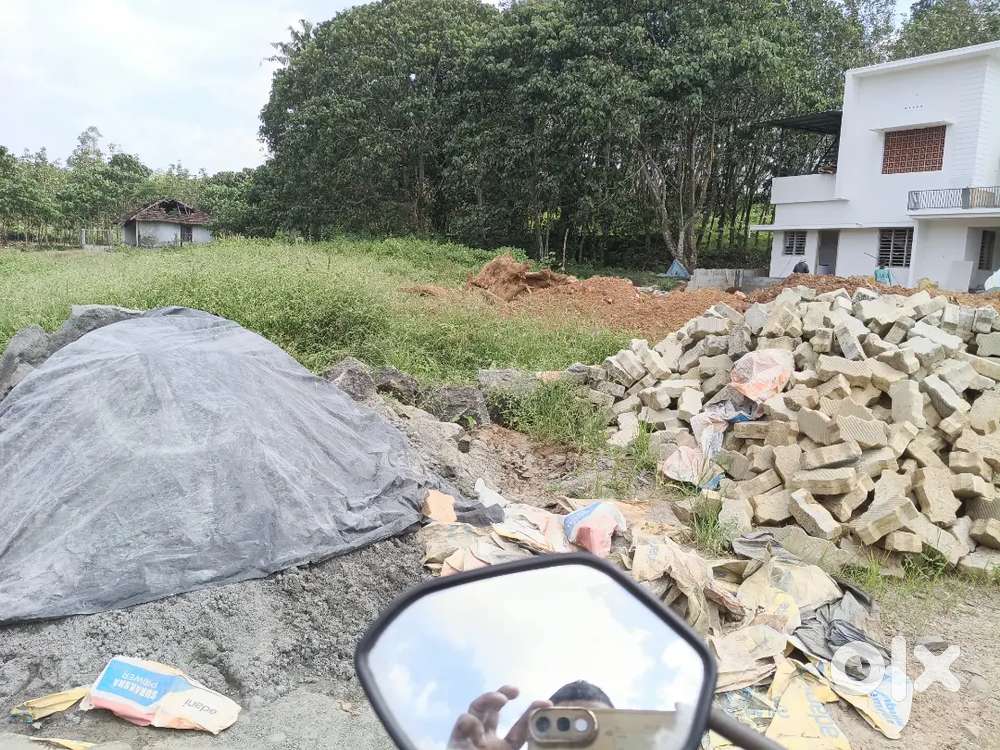 Pazhathotam near 6 cent houseplot 2.65 lak only per cent