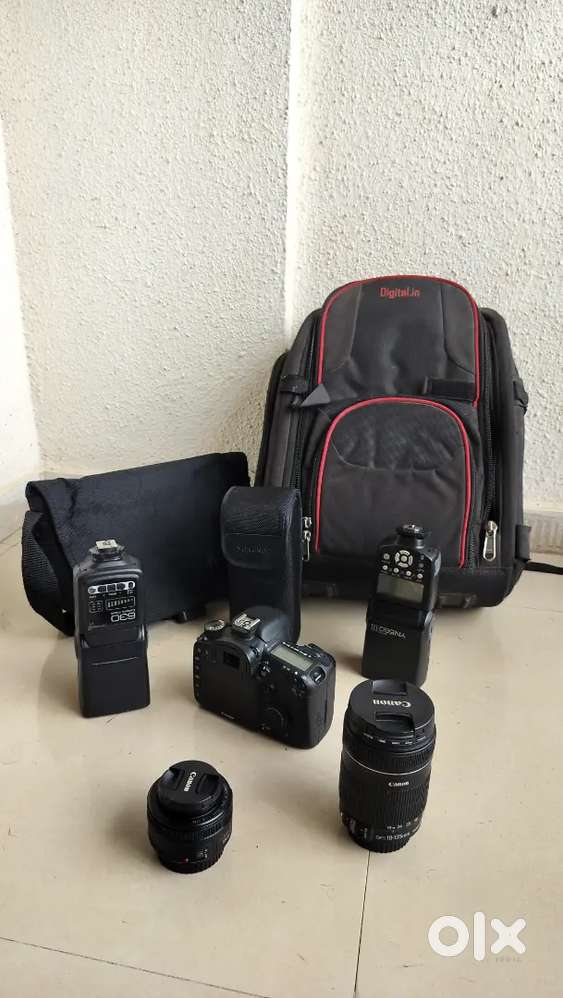 Canon 7D Camera + 18-135mm & 50mm Lenses + 2 Flashes + Accessories-Kit
