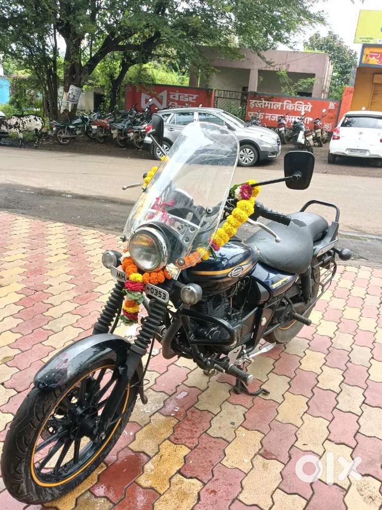 Bajaj Avenger 150Street