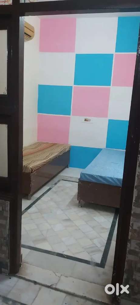 BOYS PG AVAILABLE IN LAXMI NAGAR WITH ALL FACILITIES AFFORDABLE PRICE