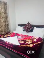 Rooms on Rent for boys and girls with food