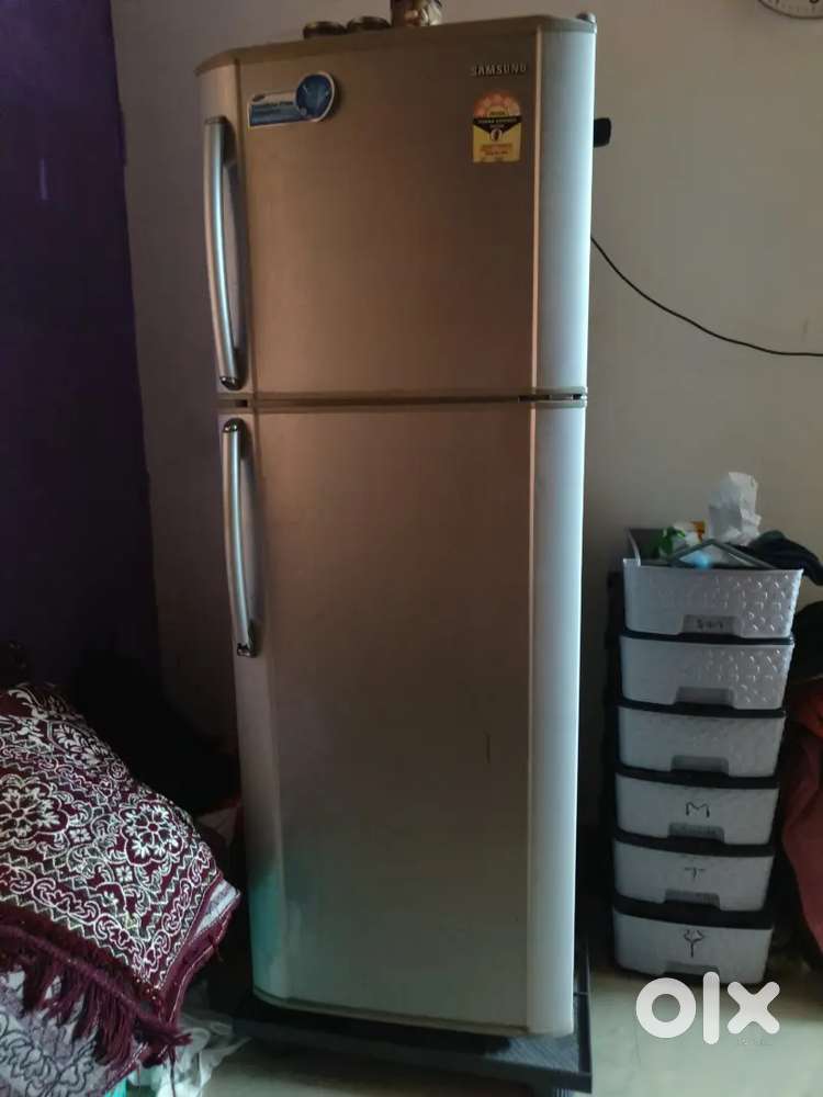 Selling a double door fridge