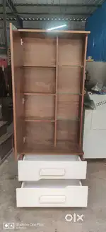 WELL FURNISHE DRESSING TABLE WITH MIRROR